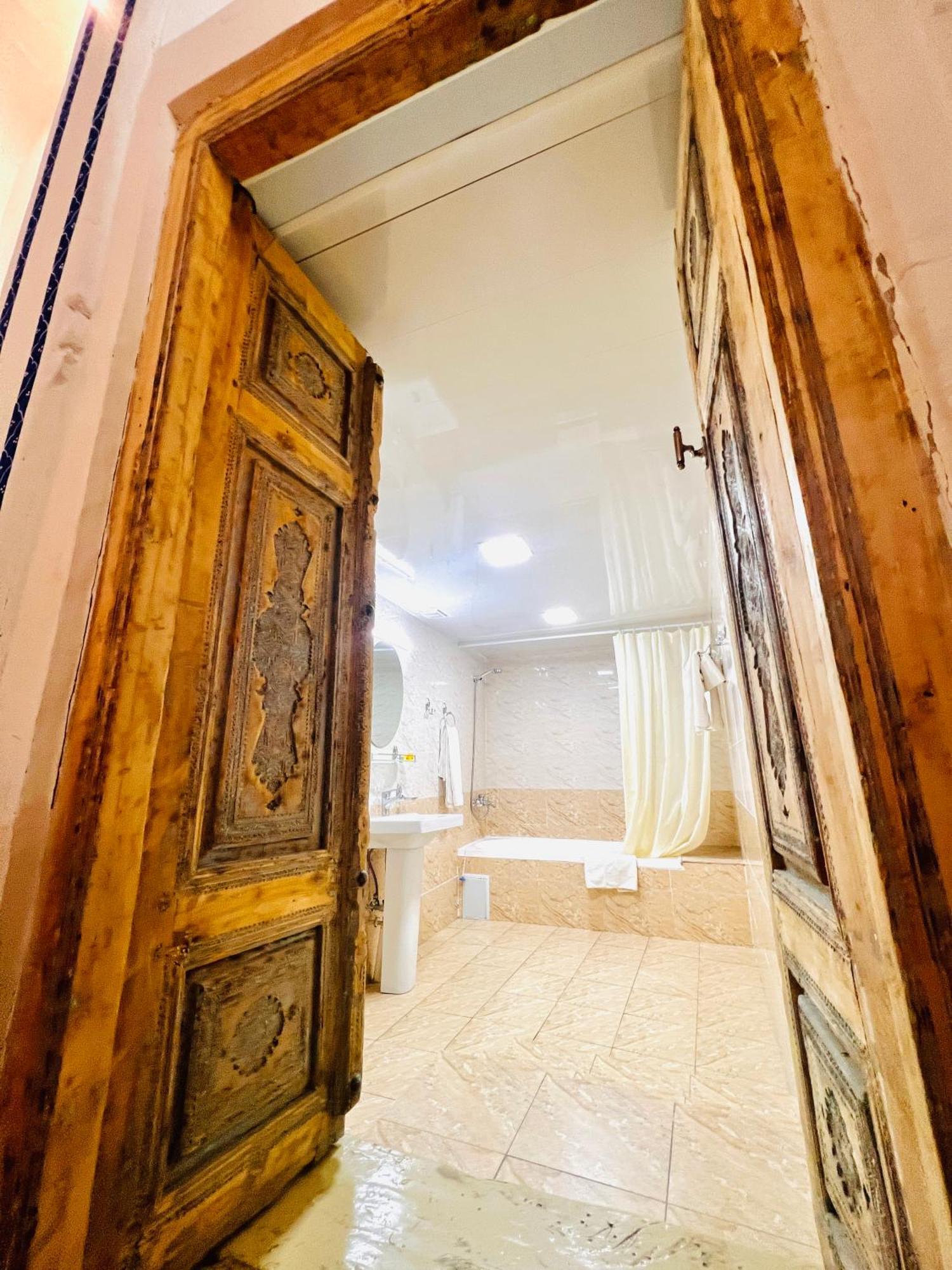 Komil Bukhara Boutique Hotel ภายนอก รูปภาพ